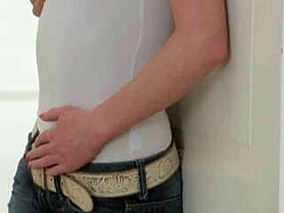 Finding beauty's juicy wet pussy