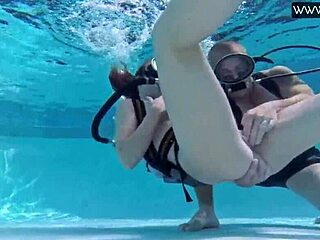 Minnie Manga Explores Underwater With A Dick In Hentai