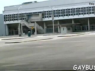 Βρώμικη gay πίπα σε POV με έντονο στοματικό γαμήσι