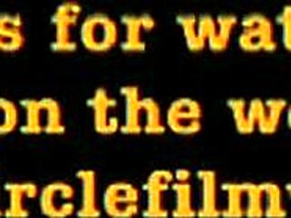 Waarom loopt deze rondborstige ebony actrice naakt op de set? Dit wilde einde moet je zien!