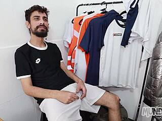 Comi meu parceiro do futebol no vestiario 😏