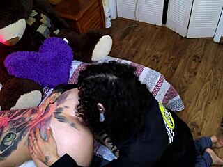 当恶魔的好处就是你可以操任何人