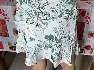 요리하는 주부 거대한 자지 못 참아!