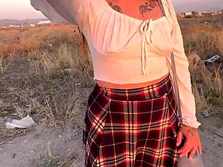 غريبة تدعوني للنيك في الشارع مع مؤخرة كبيرة وقذف!