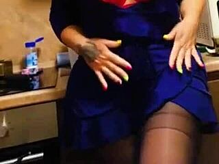 stepmom with big ass invited stepdaughter to fuck in pussy