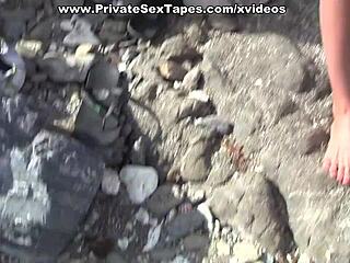 Verdorie, hete amateursseks op het strand is onvergetelijk!