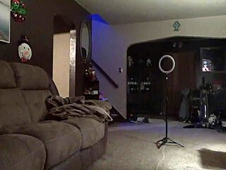 Pregnant woman gets cum inside her vagina