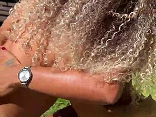 Hej cutie, chceš vidieť, ako sa bozkávame a divočíme?