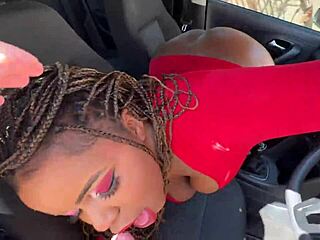 Caramba, Essa Negra Peituda Goza Forte no Missionário Dentro do Carro!