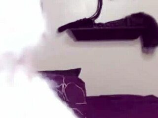 拉丁女主在POV中挑逗小18+鸡巴