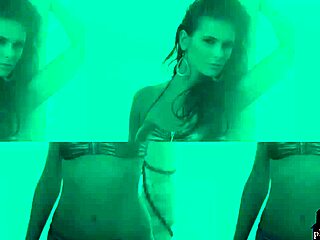 看性感黑发模特为Playboy完整脱衣诱惑