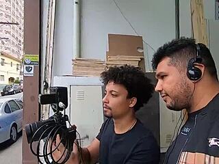 Monique Bertolini περιηγειται σε εργαστηριο τροχοσπιτων στην Καλιφορνια ΗΠΑ 😊