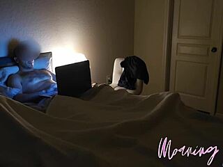 Vrei să te trezești cu buzele mele pe tine, iubito? 😘