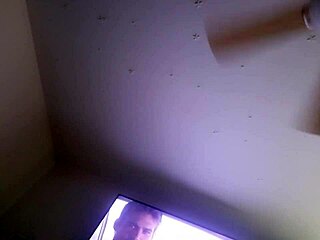 Ebony Cougar Ordu Hanımı büyük göğüs ve kıçıyla sert sikiliyor!