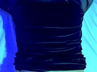 Stranka snema našo srečanje del 2, ti lahko tudi snemaš, kako me jebeš.