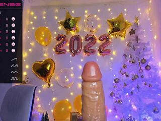 She double penetrates live with loud moans! 😱