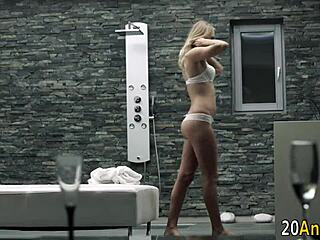 金发辣妹挨硬核肛交狂捅！