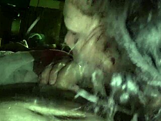 Komşu karısını sikerken koca işte çalışıyor