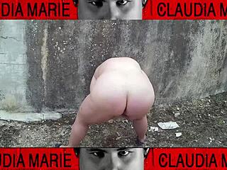 Impossible positions to lick her juicy pussy on the street, love it! 😜