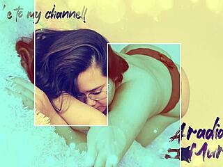 操她美味紧逼，用我的鸡巴让她湿透