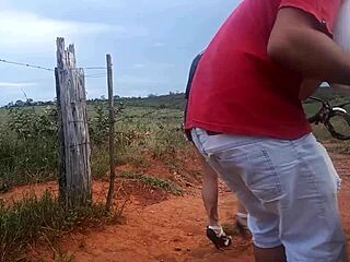 Enfiei a pica na loirinha no meio da estrada em publico assista completo no xvideos red