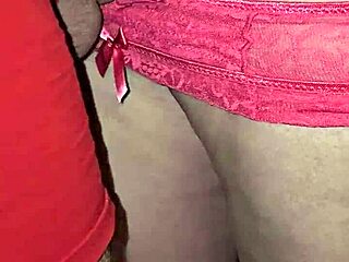 Ho trovato una figa vergine stretta, sono venuto forte sul suo grosso cazzo! 😍