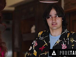 Puhtaan tabun 18+ tyttö järkyttyy äitipuolen Syren De Merin bimboilusta pikapanoissa.