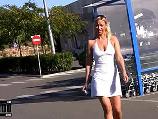 西班牙金发熟女被猛操并喷水！