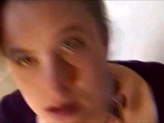 מזכירה נכנעת לבוס, מרוויחה גמירה דביקה על הפנים