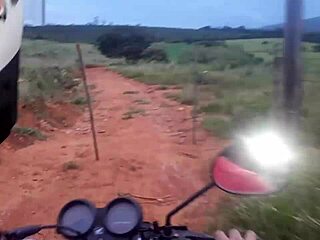 Enfiei a pica na loirinha no meio da estrada em publico assista completo no xvideos red