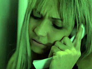 Loira Puta Chama Porteiro Para Chupar Sua Buceta