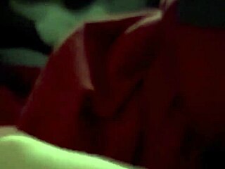 Slimyslimy1 sıkı beyaz şortunda gizlice hızlı boşalıyor