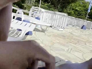 Hjälpte Hon Mig Verkligen att Komma vid den Offentliga Poolen?