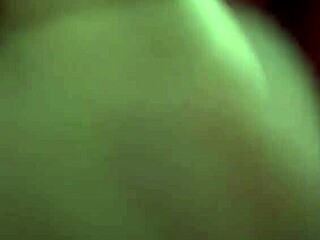 Slimyslimy1 sıkı beyaz şortunda gizlice hızlı boşalıyor