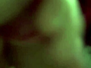 Slimyslimy1 sıkı beyaz şortunda gizlice hızlı boşalıyor