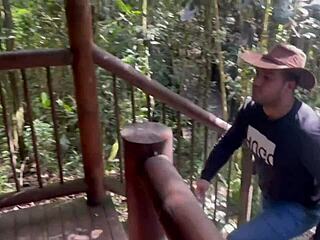 Mačeha se prikrade in me jebe