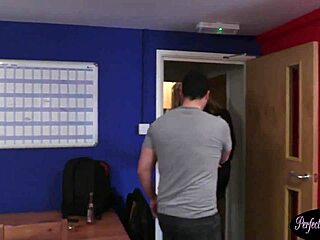 Можешь ли ты выдержать кончу пышных британских MILF?