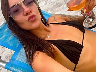 Left my plump friend satisfied in hotel after beach in doggystyle.