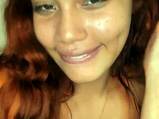 Wow, smal 18-åring rider dildo solo