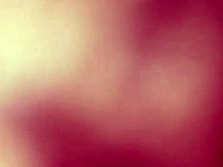 Samarbeidsvillig hore tåler hard sex og blowjob fra tenåringspar 18+