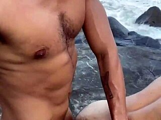 Fudendo nas pedras de Abrico - RJ. What secrets hide in beachside gay action?