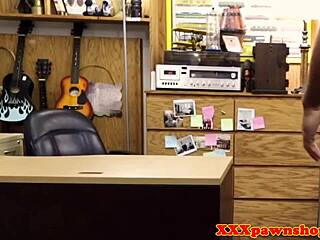 Flexible pawnshop babe caught sucking on cam
