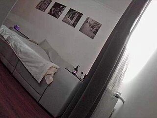 嘿兄弟看我狠操你老婆紧屁眼