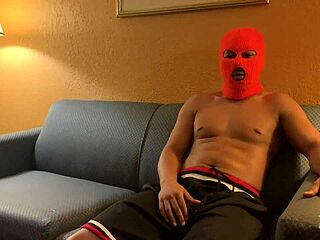 peach queenz shines in this raw amateur couch casting session