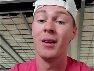 作为18岁棒球手，我干了第一个白人女孩，她有惊人奶子