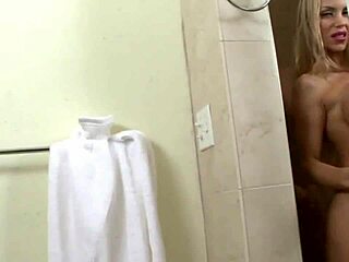 Hey, ever compared Annina and Amy in a softcore showdown like this?