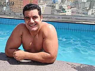 Hei, Yuri Gaúcho, sex la piscină azi?