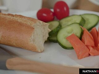 Genç Rebecca Volpetti üvey babası Yanick Shaft'a sıkı götünü veriyor