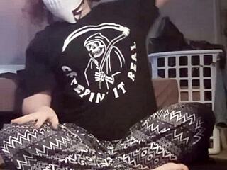 Watch Exclusive Busty Camgirl Clips Now!