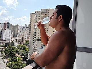 Hey, Yuri Gaúcho, pool sex today?